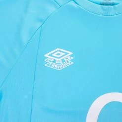 UMBRO England Kids Gym Training T-Shirt - Bachelor Button 2023 -Rugby Apparel eng k gym t shirt blu logo