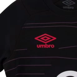 UMBRO England Kids Alternate Rugby Shirt - Short Sleeve Black 2023 -Rugby Apparel england k alt shirt logo